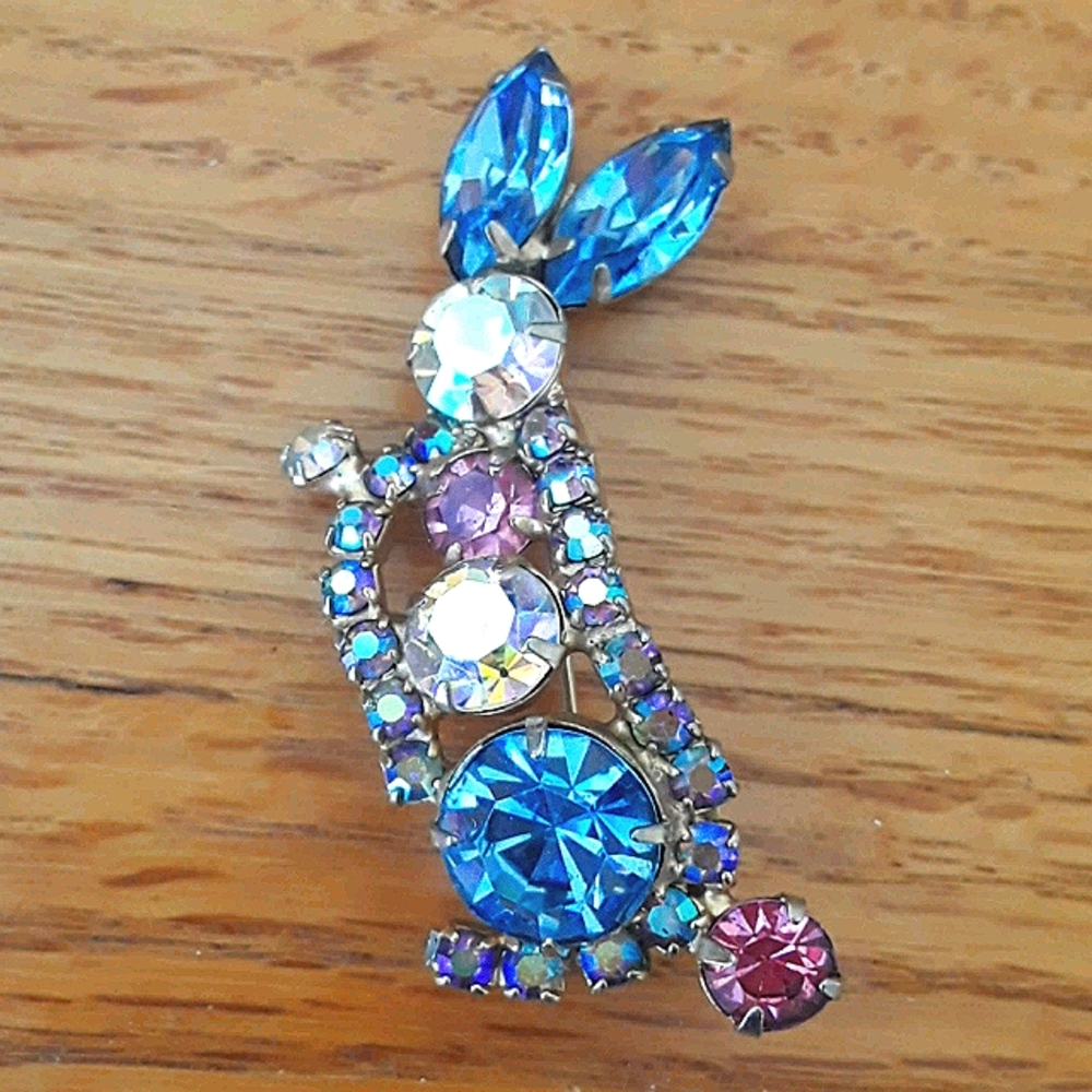 Gorgeous Vintage Bunny Pin Brooche